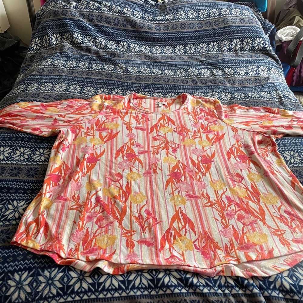 D & Co Top size 5X flowery